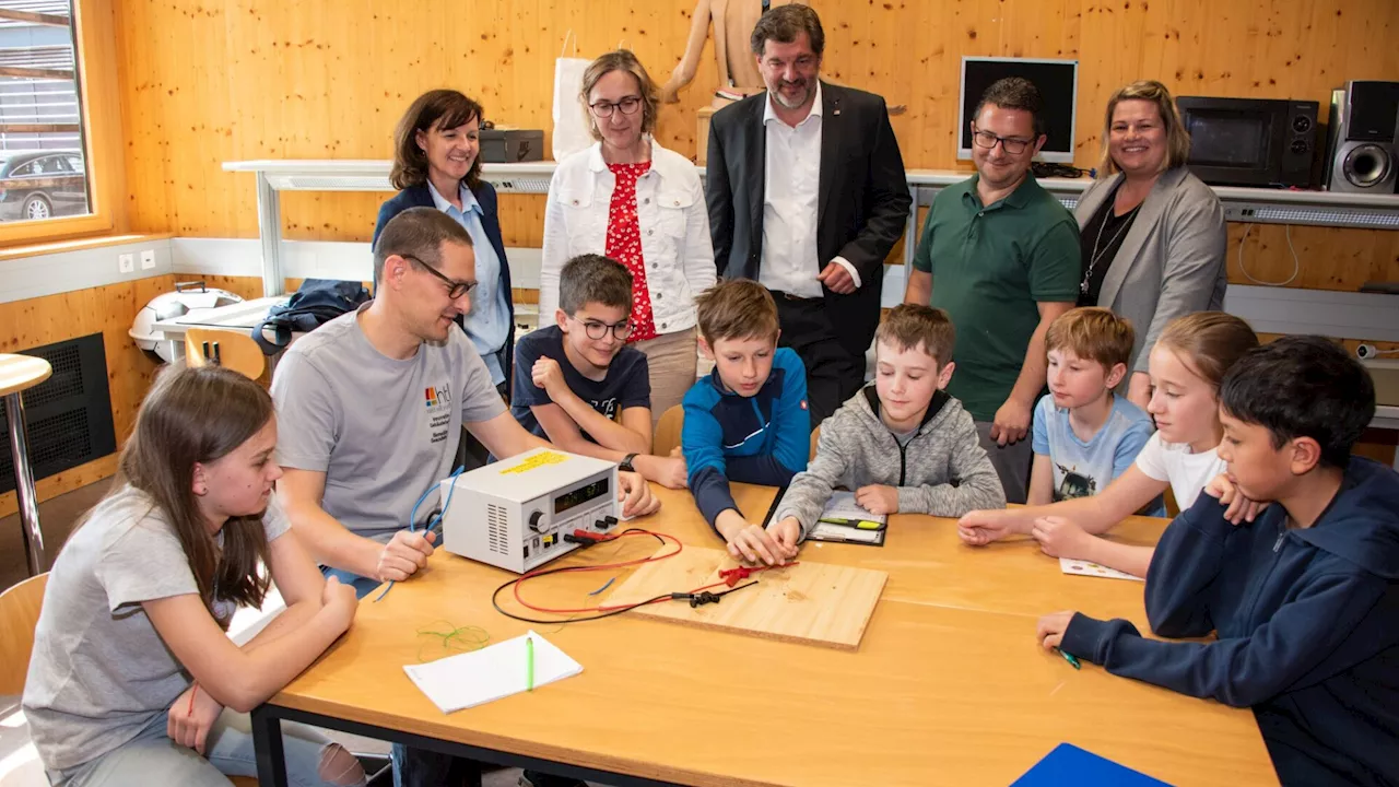 Poysdorfer Mittelschüler arbeiteten im HTL-Labor