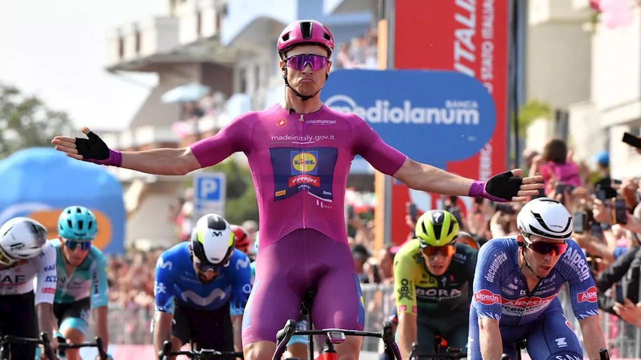 Milan sprint naar tweede dagsucces Giro, Jakobsen valt vlak voor de finish