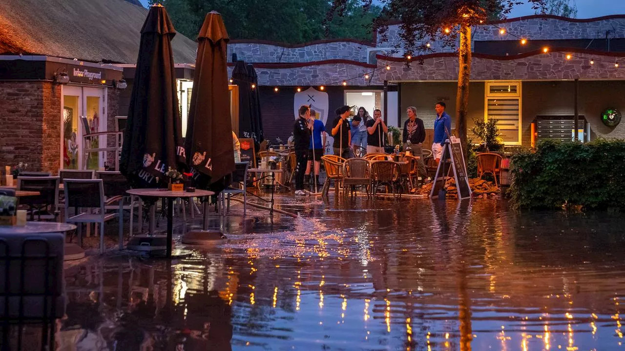 Restaurant staat blank na hevige regenbui, toiletten stroomden over