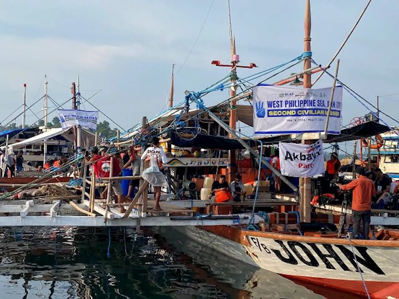 Civilian group Atin Ito sails towards Panatag Shoal, as fleet of China ships await