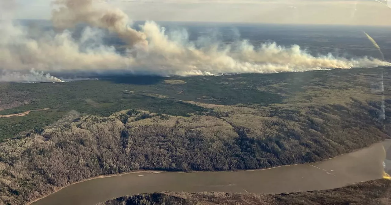 Fort McMurray threatened by wildfire, sparking large evacuations