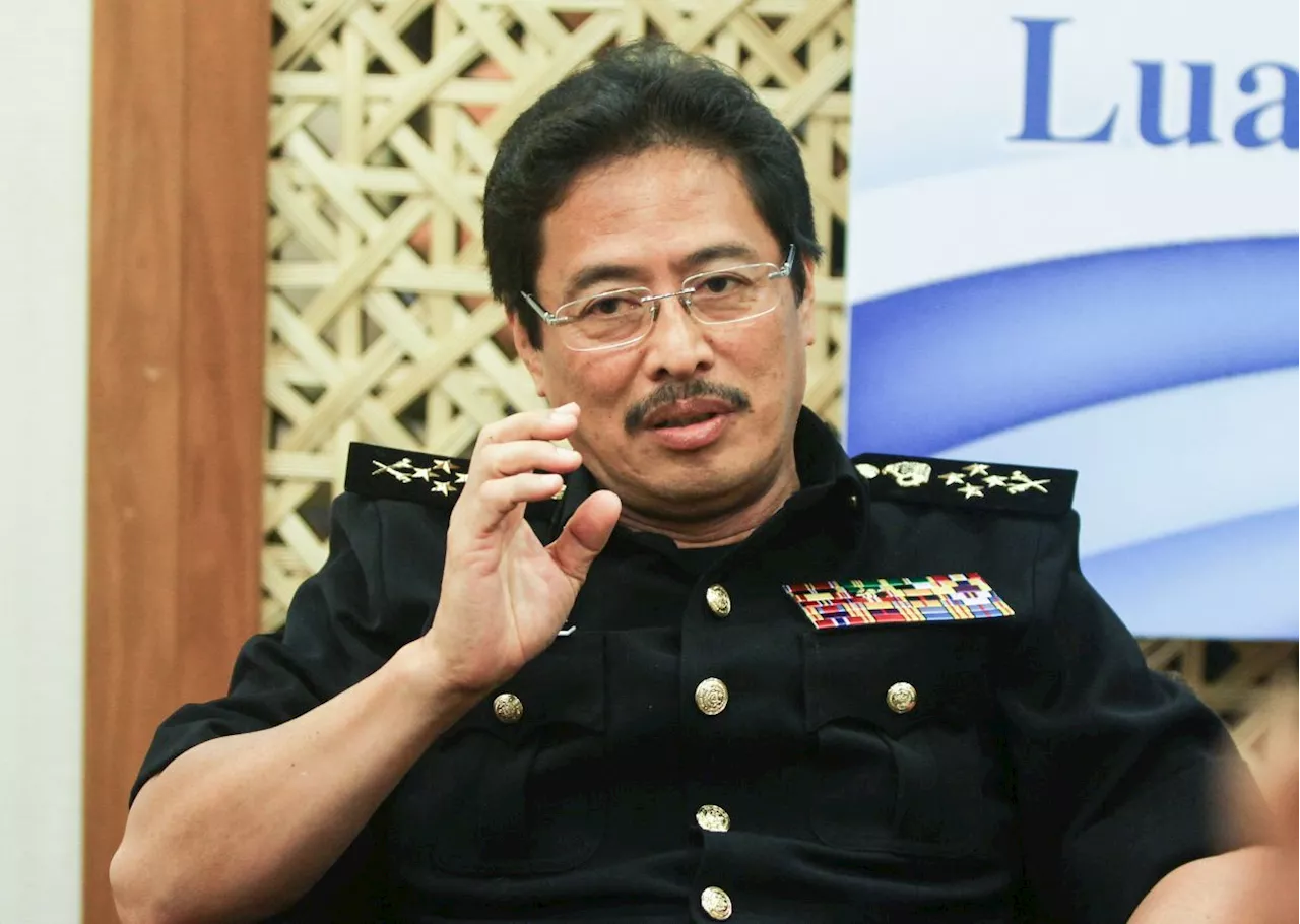 PM has own reasons for retaining Azam Baki as MACC chief, says Fahmi