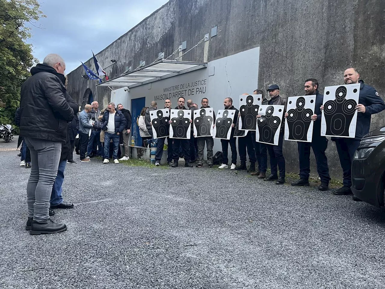 Attaque mortelle d’un fourgon pénitentiaire : une cinquantaine d’agents mobilisés au petit matin à Pau