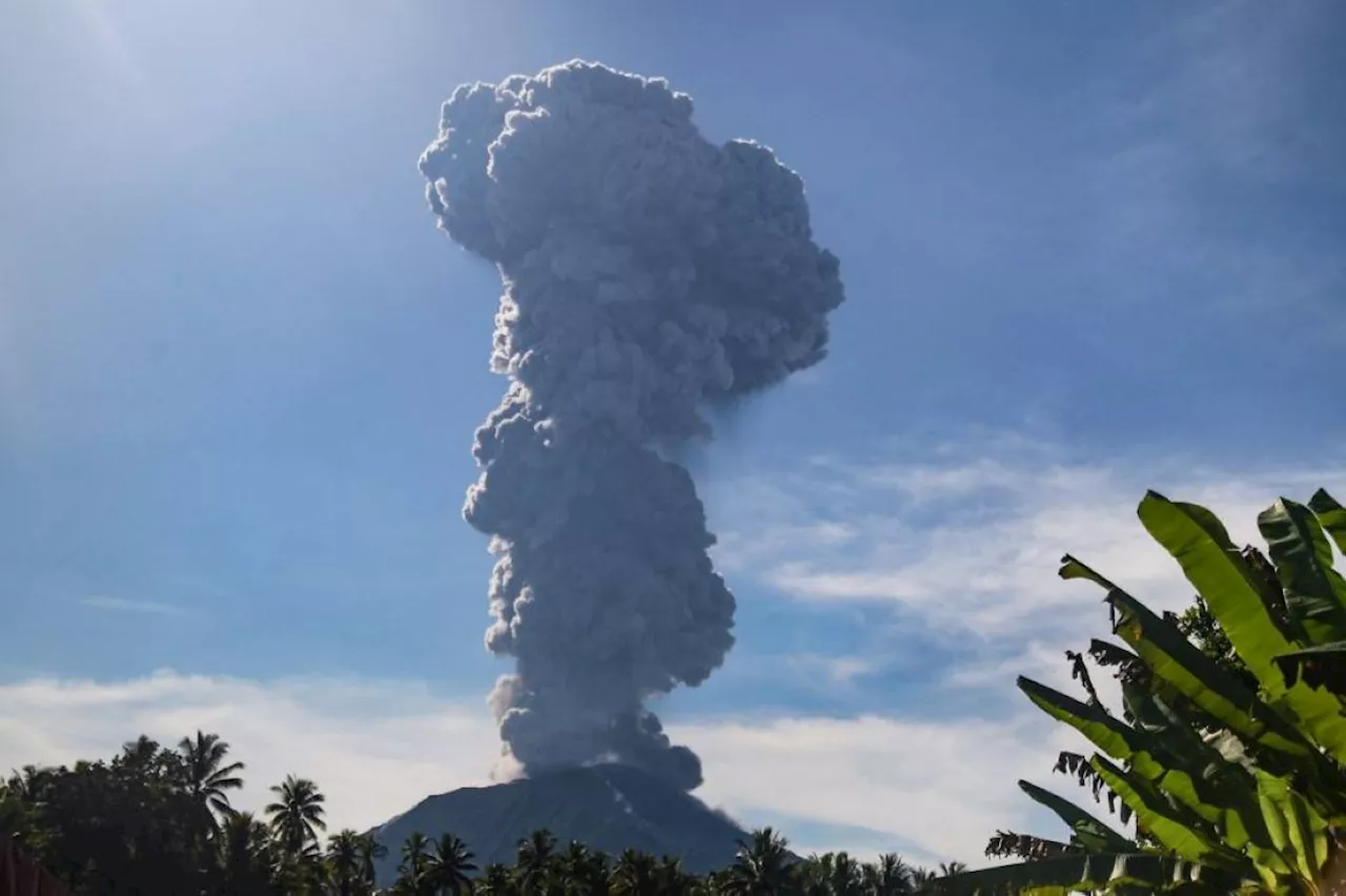 5-km ash column bursts out of Indonesia volcano