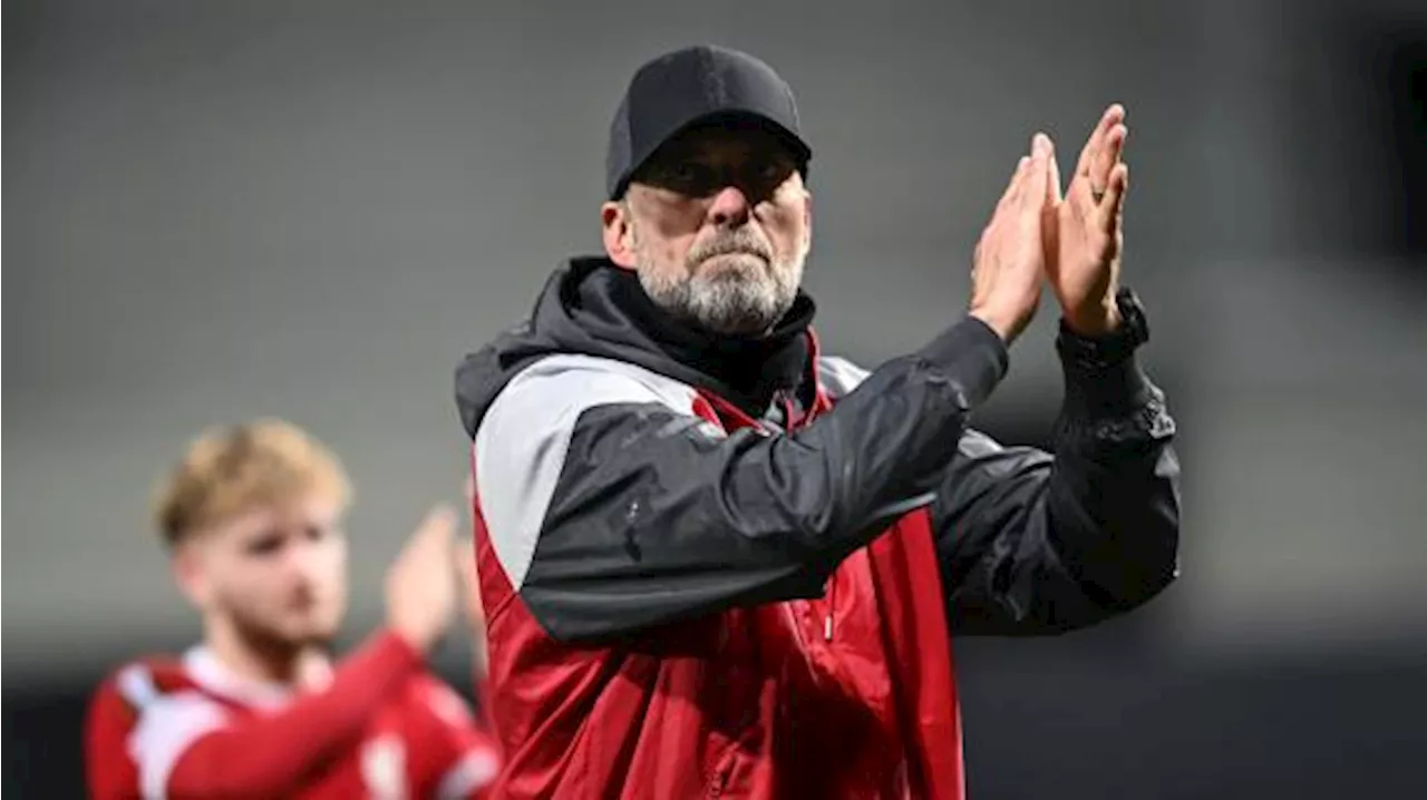 Il lungo addio di Klopp ad Anfield: il tecnico si gode il silenzio dello stadio vuoto