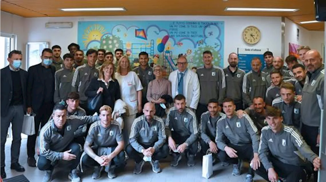 L'Entella in visita all’ospedale pediatrico Gaslini che oggi compie 86 anni di attività