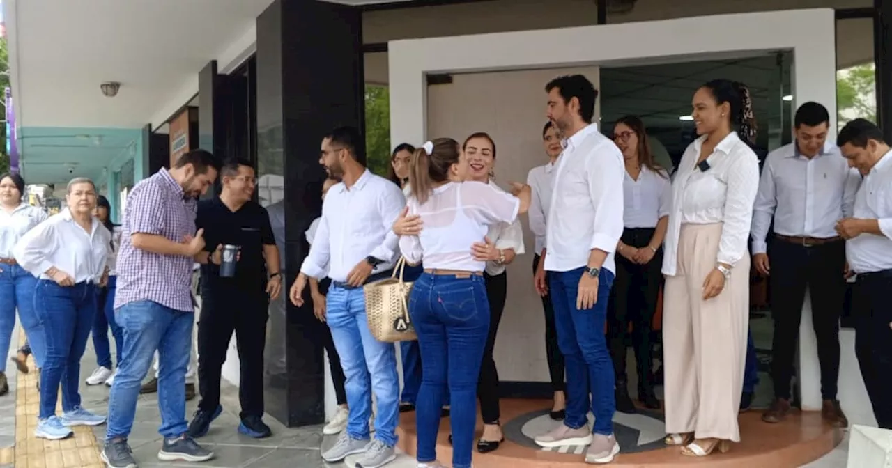 Abrazatón de empresarios en Barrancabermeja tras el ataque a tiros a la inmobiliaria Roberto Ogliastri