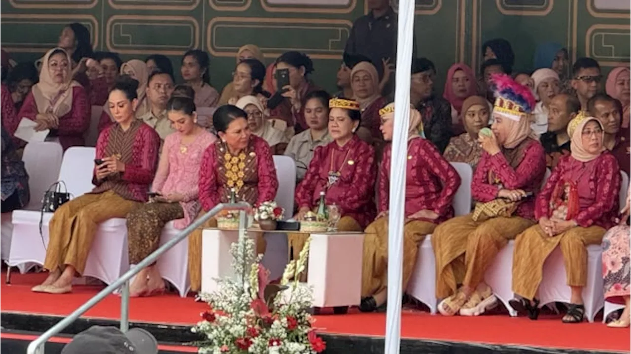 Momen Akrabnya Ibu Negara Iriana dengan Selvi Ananda