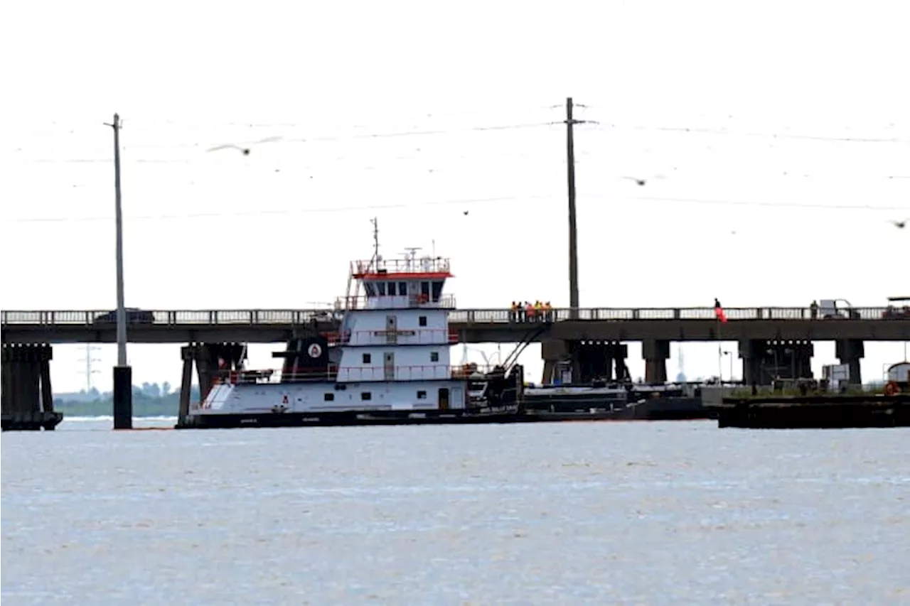 Barge hits bridge connecting Galveston and Pelican Island, causing partial collapse and oil spill