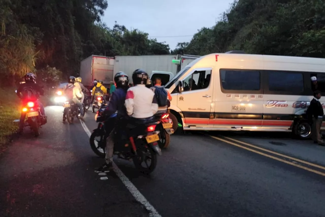 Comunidades bloquean la vía Panamericana en el norte y en el sur del Cauca