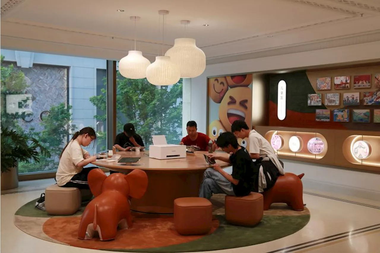 Huawei flagship store surge in China signals showdown with Apple