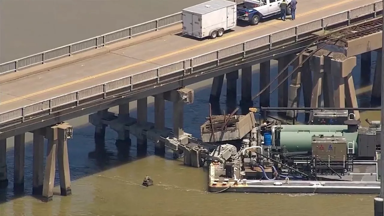 Cleanup underway after barge leaks up to 2,000 gallons of oil in Galveston