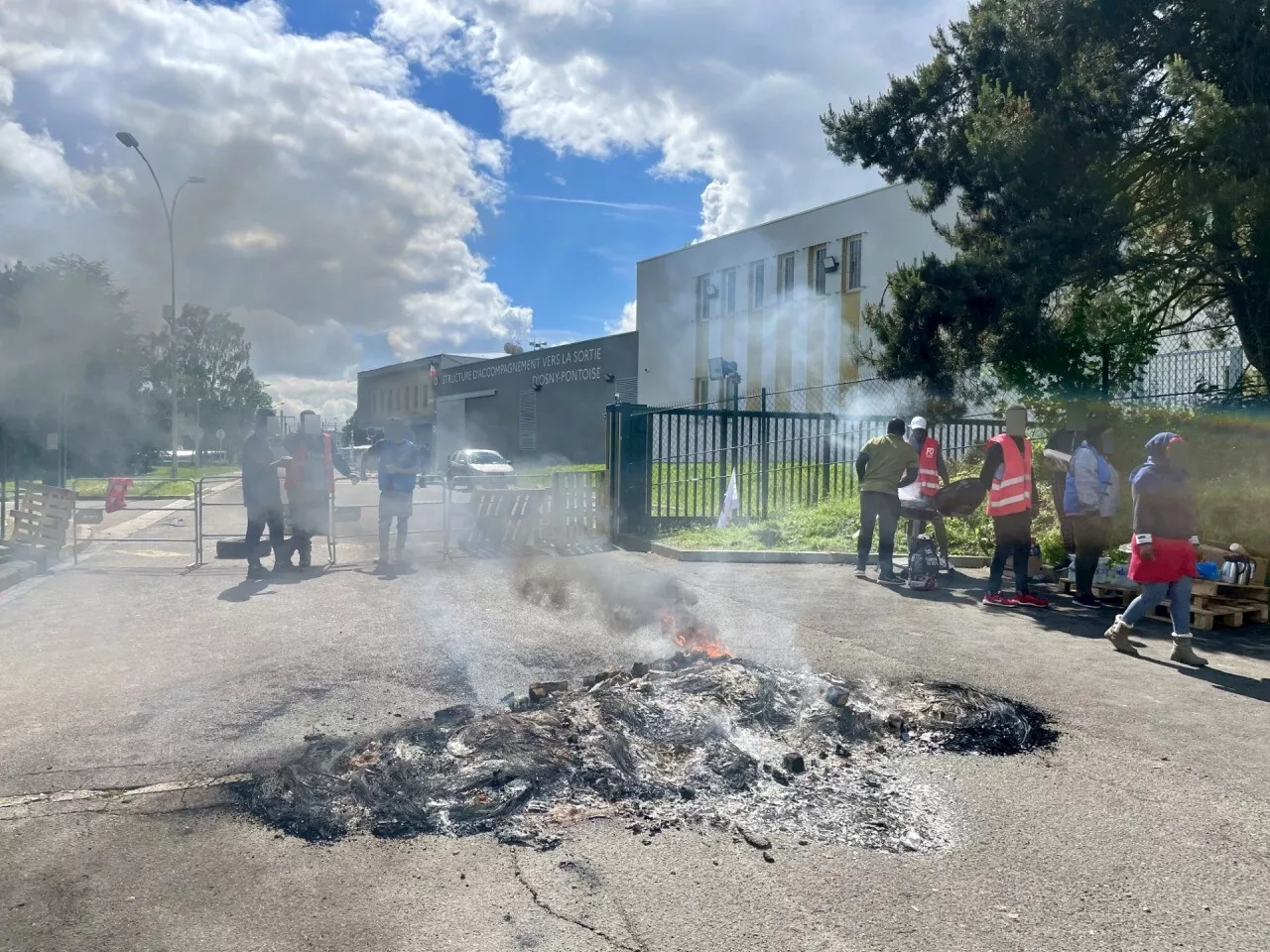 Attaque mortelle d'un fourgon pénitentiaire : les agents mobilisés devant la prison du Val-d'Oise