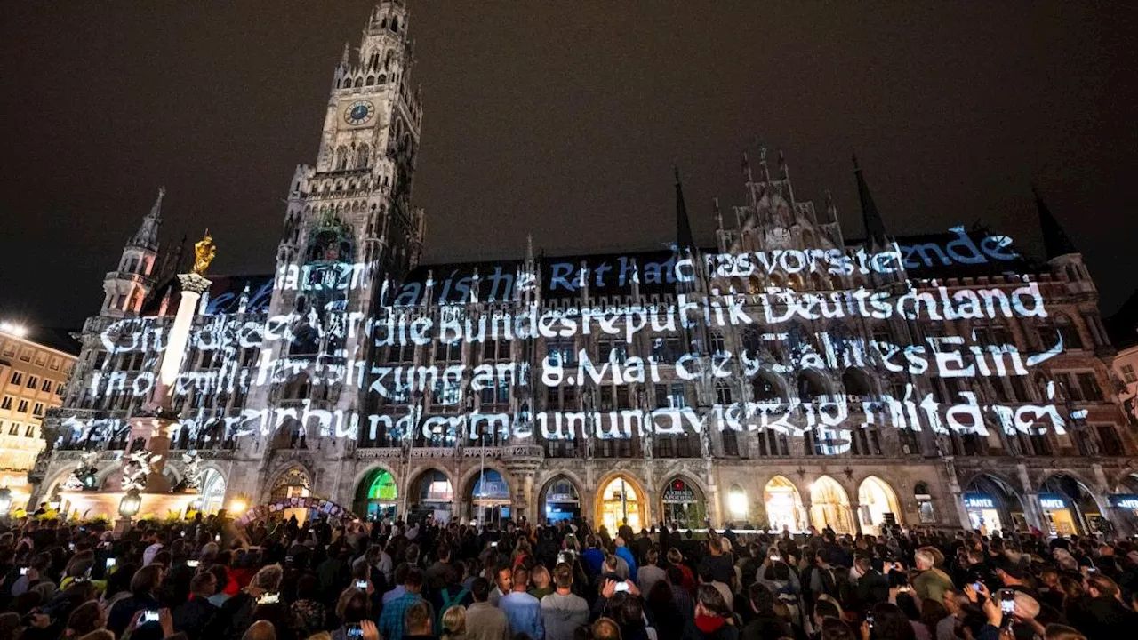 75 Jahre Grundgesetz: Videoinstallation am Rathaus