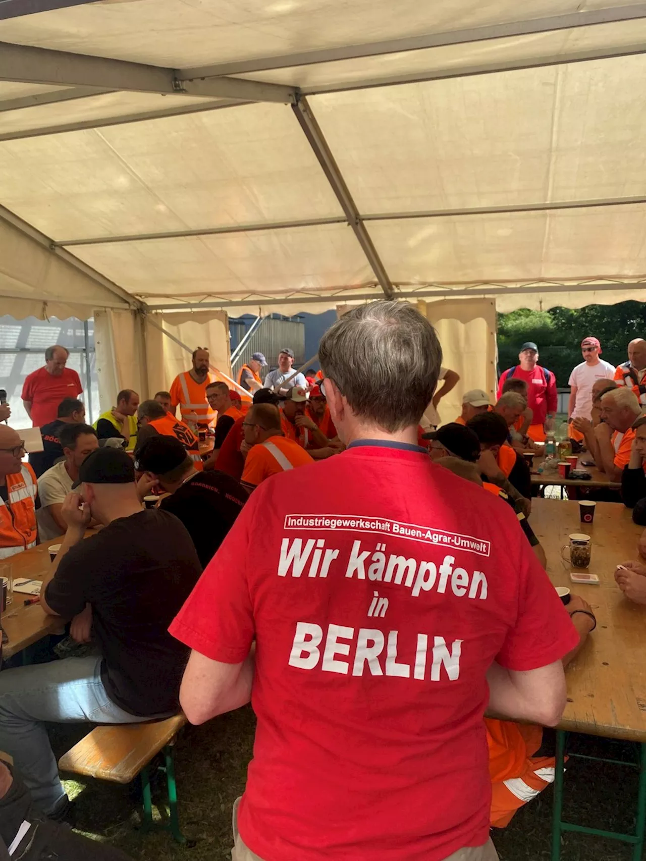 Warnstreik der IG Bau in Berlin: „Wir suchen uns Baustellen, die wehtun“