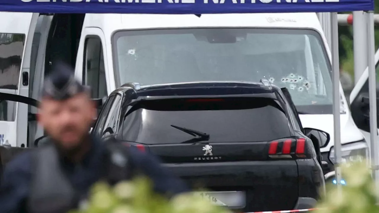 INFO BFMTV. Fourgon pénitentiaire attaqué dans l'Eure: deux mandats d'arrêt émis contre Mohamed Amra