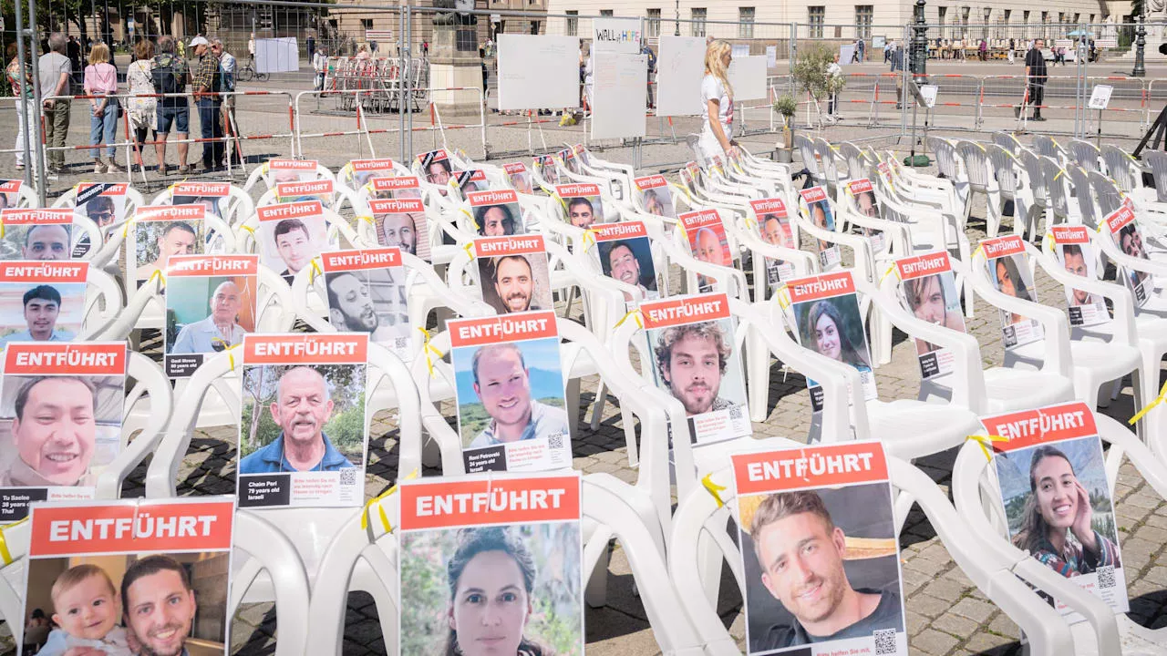 Solidarität mit Israel: Bebelplatz wird zum „Platz der Hamas-Geiseln“