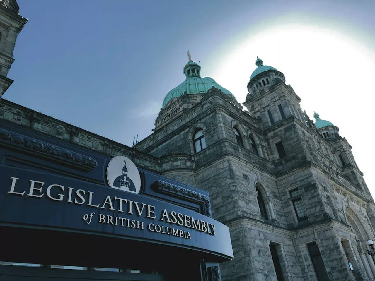 Les Leyne: Tired of arguing, NDP cuts off debate on bill that reduces power of lawyers