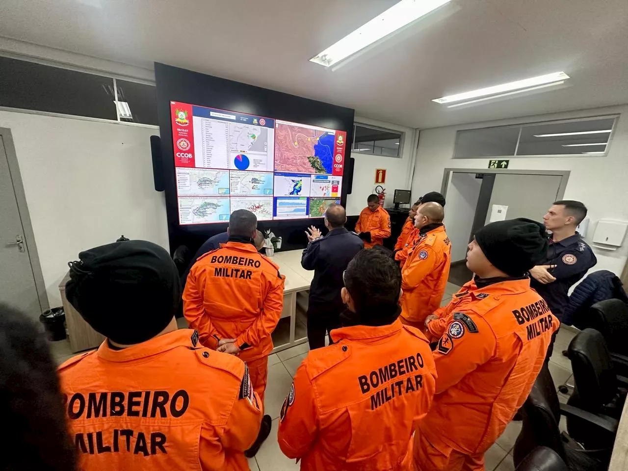 Bombeiros do Amazonas chegam ao RS para apoiar resgates