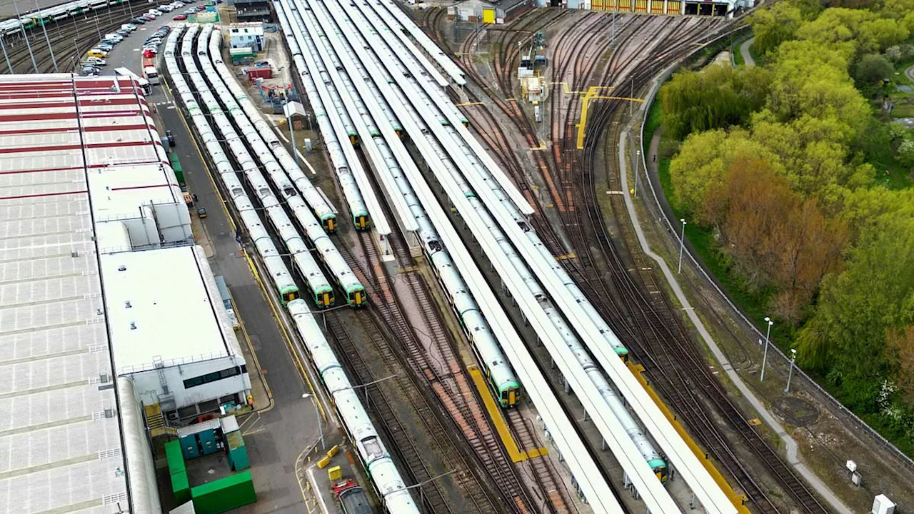 Teenagers to be recruited to drive trains as government looks to ease rail staffing shortage