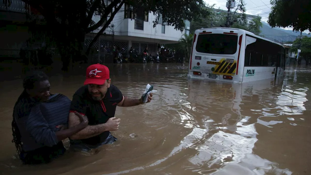 Cali bajo el agua: así fueron las fuertes lluvias que inundaron parte de la ciudad