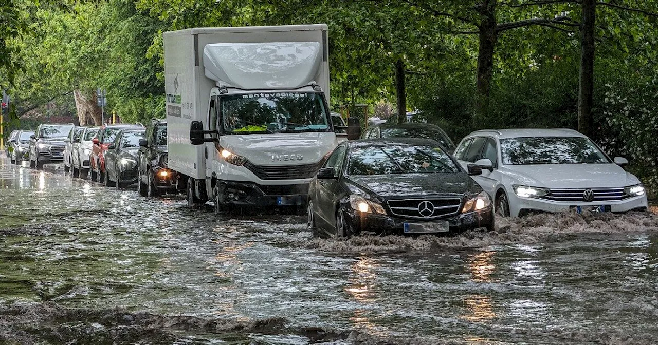 Maltempo a Milano, previsti nuovi temporali nel pomeriggio. Preoccupa ancora il fiume Lambro