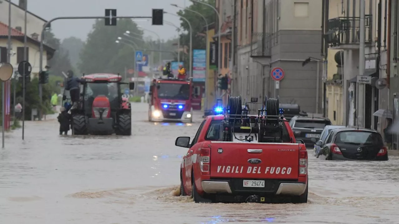 Maltempo in Lombardia, il traffico annega sotto la pioggia