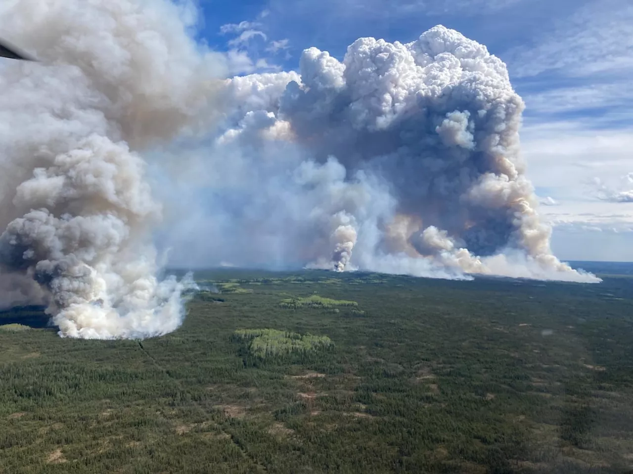 Parker Lake wildfire near Fort Nelson, B.C., expands to 127 square kilometres, but away from town