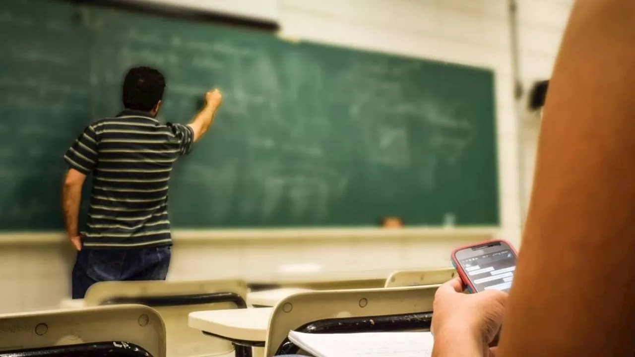 IMÁGENES FUERTES: estudiante asesina a tiros al director de su escuela por llamarle la atención