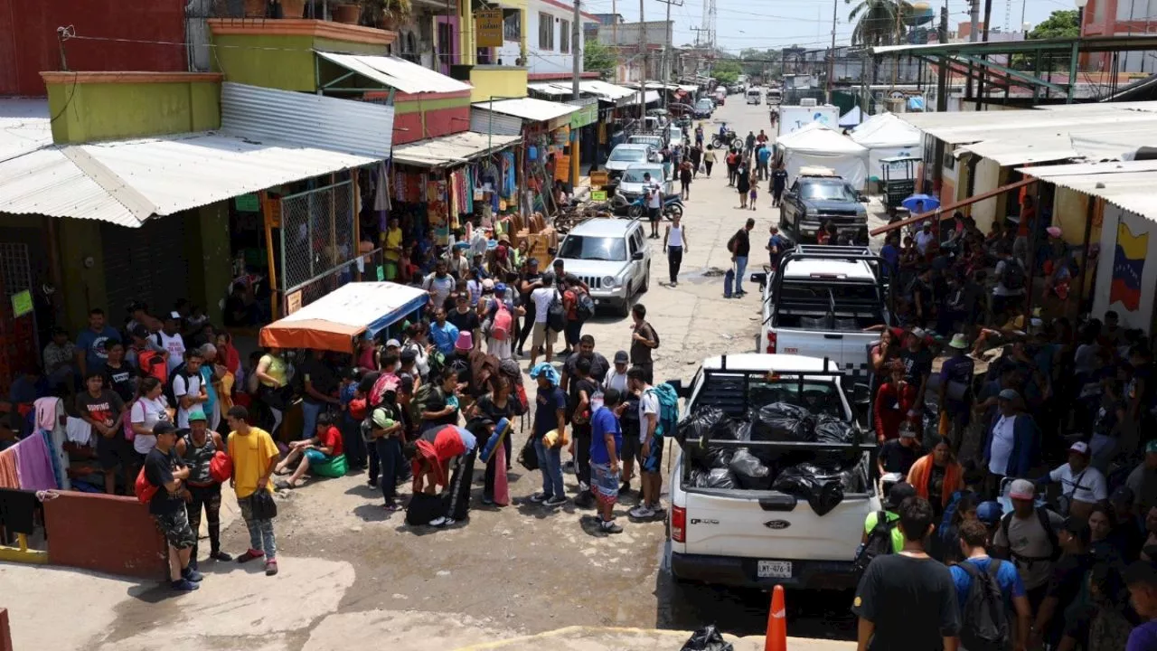 Previo a encuentro de AMLO y Bernardo Arévalo, migrantes saturan la frontera sur