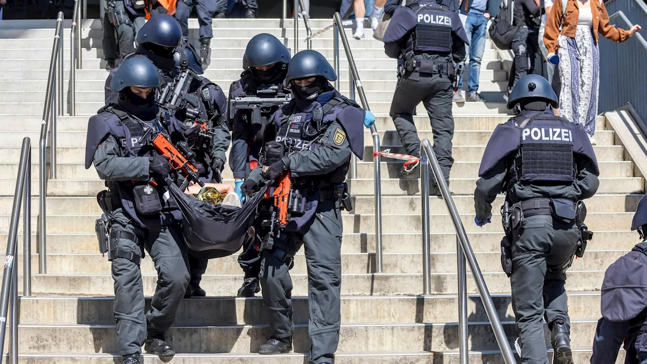 Größter Einsatz der Historie! 22.000 Polizisten bei EM