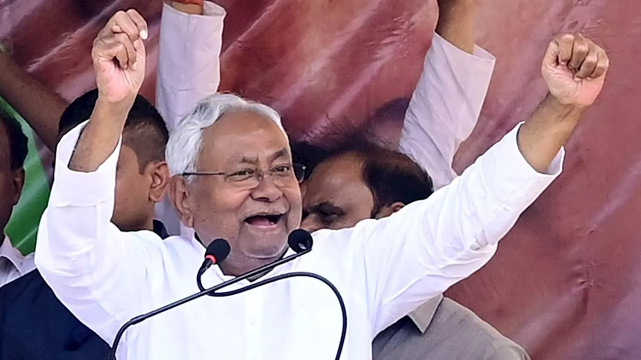 Nitish Kumar: 'भला नौ-नौ बच्चा कोई पैदा करता है...', भरी सभा में ये क्या बोल गए नीतीश कुमार?