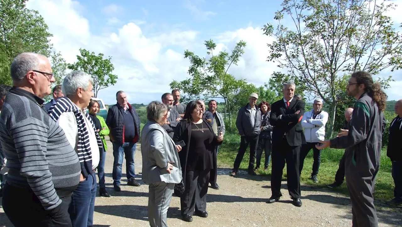 Élections européennes 2024 : Jean Lassalle fait halte dans une ferme à Monclar-de-Quercy