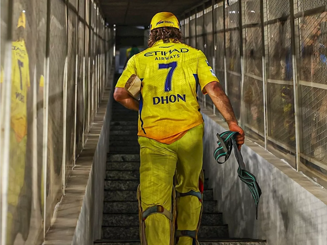 CSK vs RCB: MS Dhoni के रिटायरमेंट को लेकर CSK कोच माइकल हसी ने कर दी बड़ी भविष्यवाणी, थाला के फैंस में मची खलबली