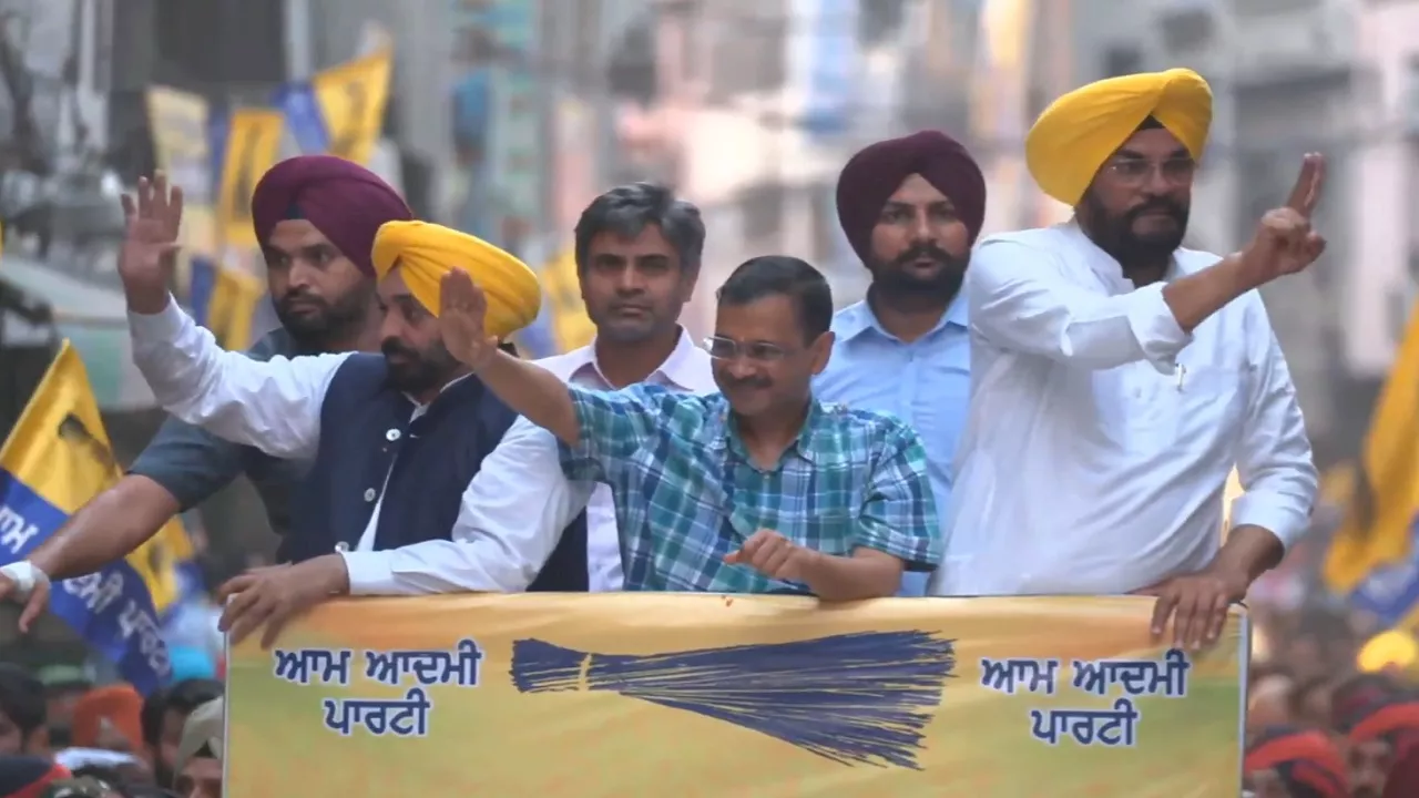 Arvind Kejriwal Punjab Visit: सीएम केजरीवाल ने स्वर्ण मंदिर में टेका माथा, अमृतसर में 'आप' उम्मीदवार के लिए किया रोड शो