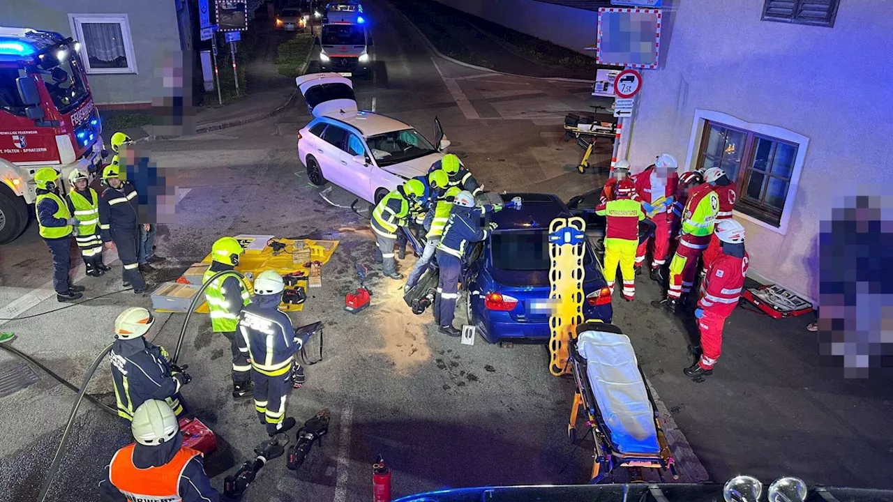 Crash auf Spratzerner Kreuzung: FF musste verletzten Menschen retten