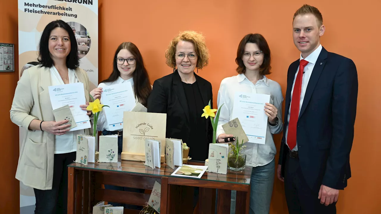 Papier in Handarbeit: Zweiter Platz für Hollabrunner Grußkarten