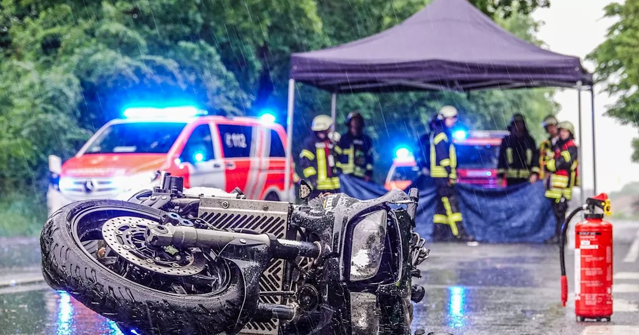 Christoph 13 gelandet: Schwerer Motorradunfall zwischen Bielefeld und Gütersloh