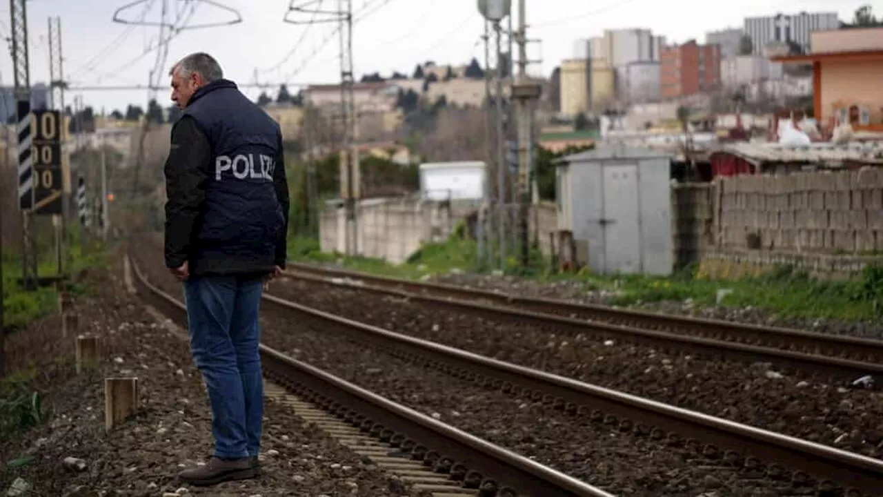 Investito sui binari: treni fermi tra Tuscolana e Roma Termini