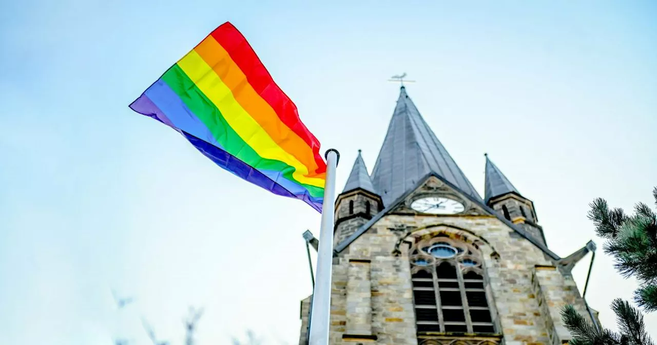 Tag gegen Homophobie: 'Vatikan darf sich nicht hinter seinen alten Regeln verstecken'