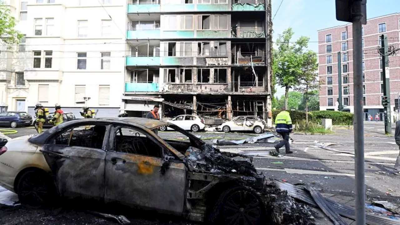 Rettungseinsatz: 3 Tote, 16 Verletzte: Explosion und Feuer in Düsseldorf