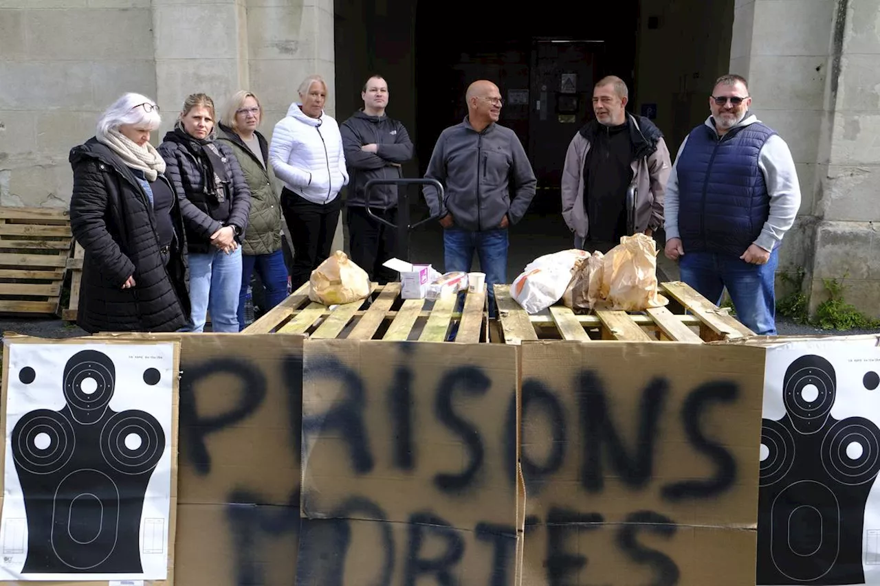 Attaque mortelle d’un fourgon pénitentiaire : l’intersyndicale appelle à maintenir les blocages dans les prisons vendredi