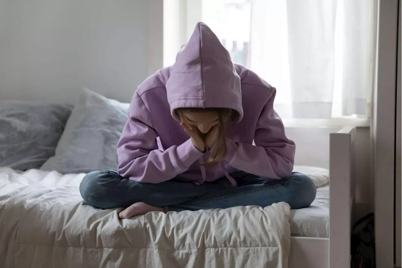 Tentative de suicides : hausse inédite des hospitalisations chez les filles et les jeunes femmes