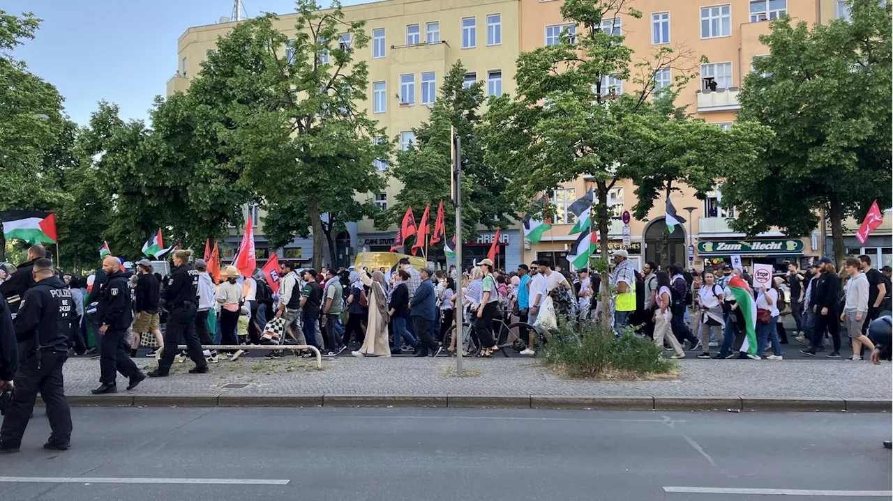 Friedliche Demo, dann Tumulte am Nakba-Tag in Berlin: 600 Teilnehmer bei Palästina-Demo in Charlottenburg