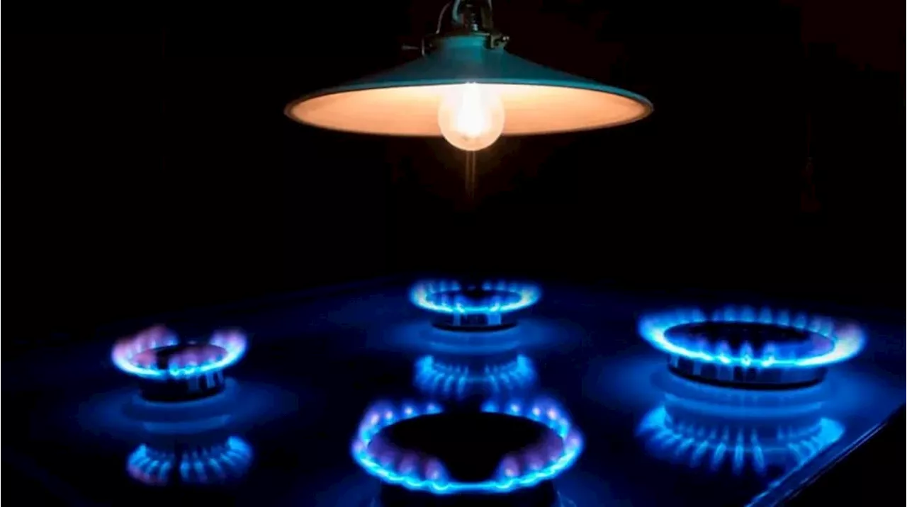 El Gobierno evalúa postergar los aumentos de tarifas de luz y gas por todo el invierno