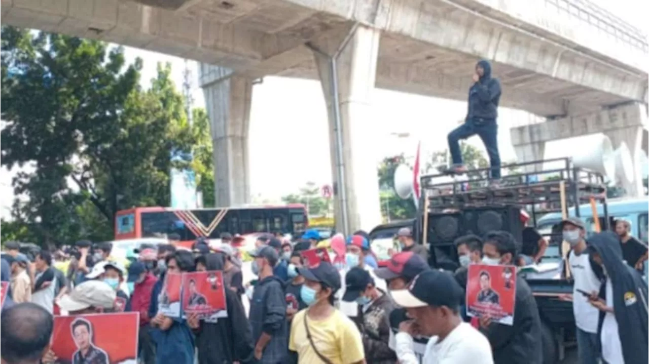 Mahasiswa Unjuk Rasa Desak Dokter Richard Lee Diadili Karena Diduga Hina Polisi