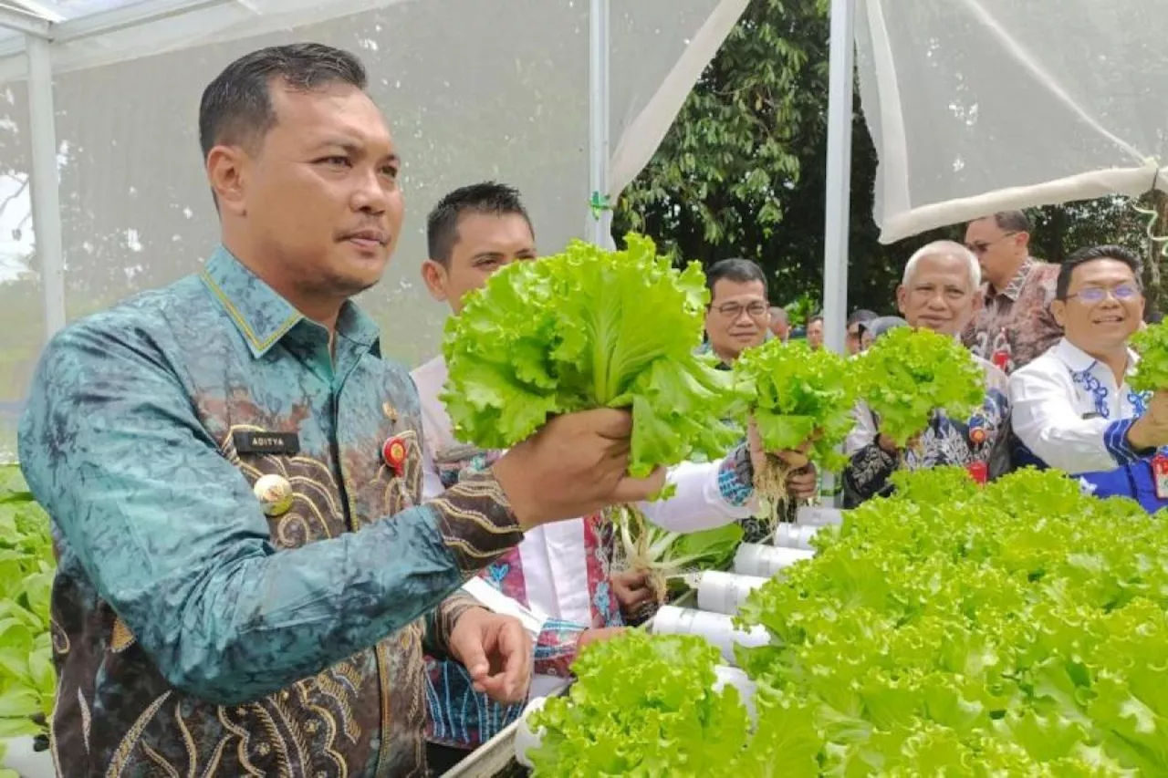 Model ketahanan masyarakat di tingkat RT menuju masyarakat madani