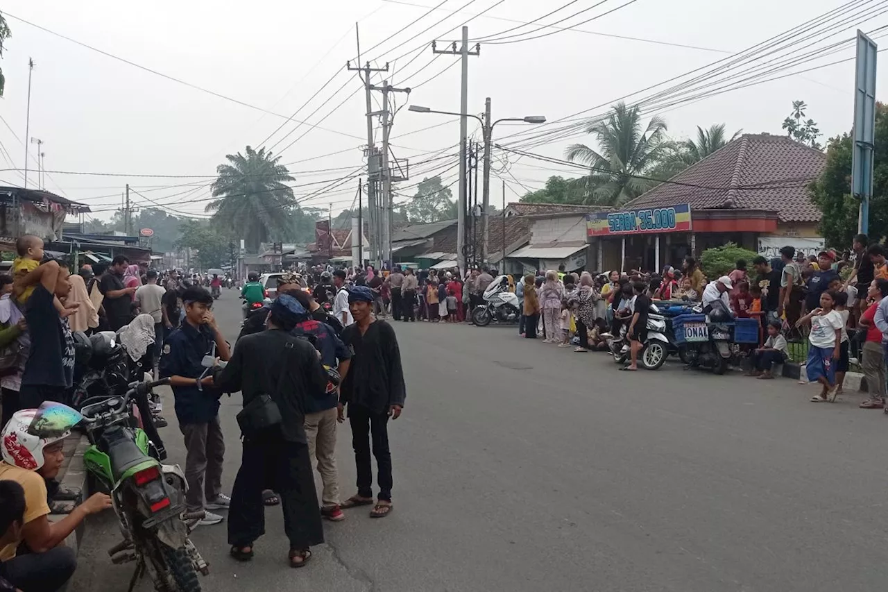 Warga Rangkasbitung sambut kedatangan seribuan masyarakat Badui