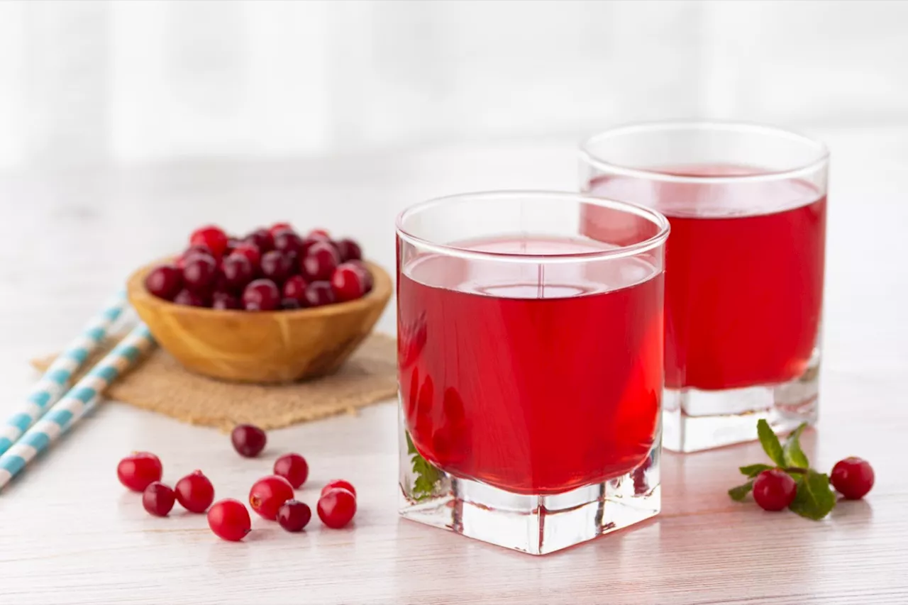 8 Health Benefits of Drinking Cranberry Juice, According to Doctors