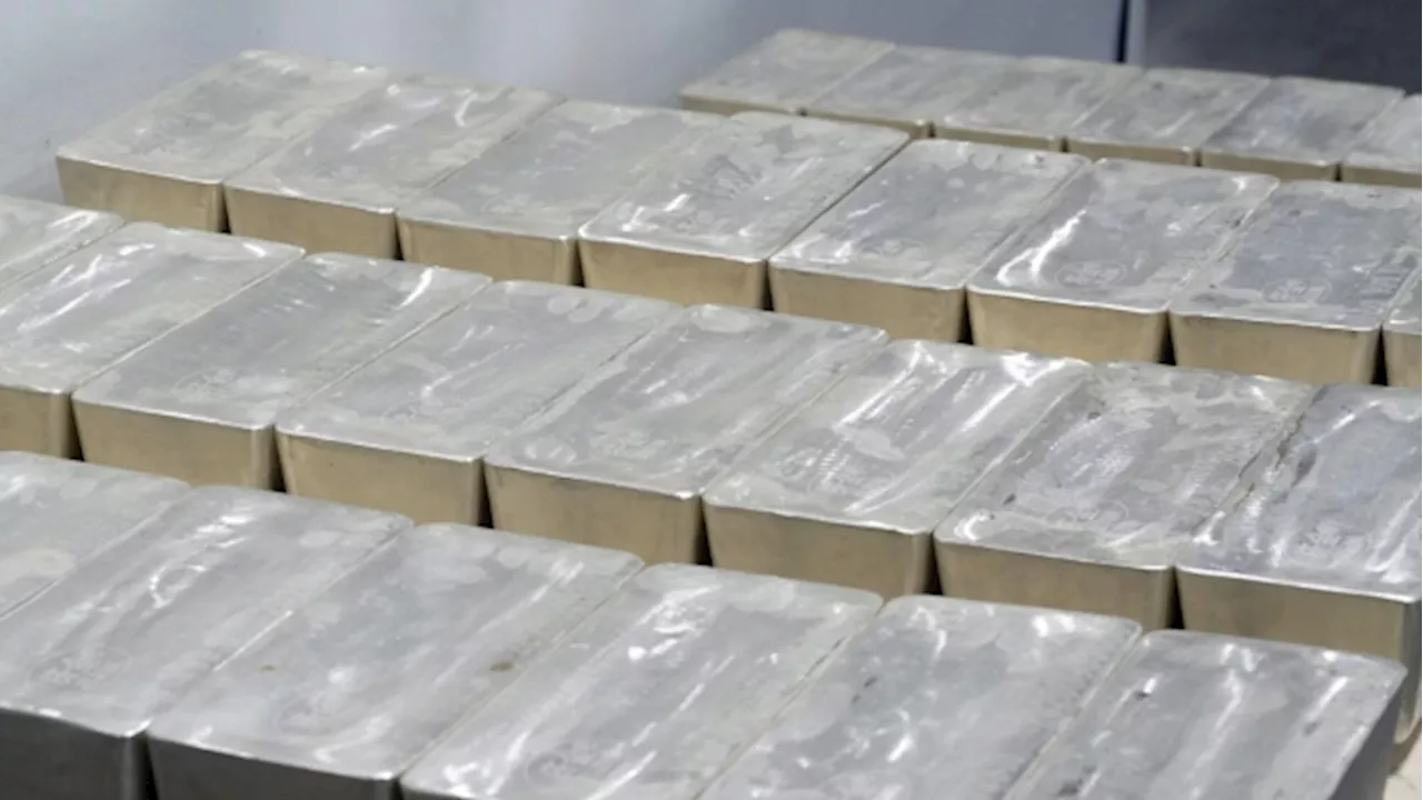 Silver Tops $30 an Ounce to Reach Highest in More Than a Decade